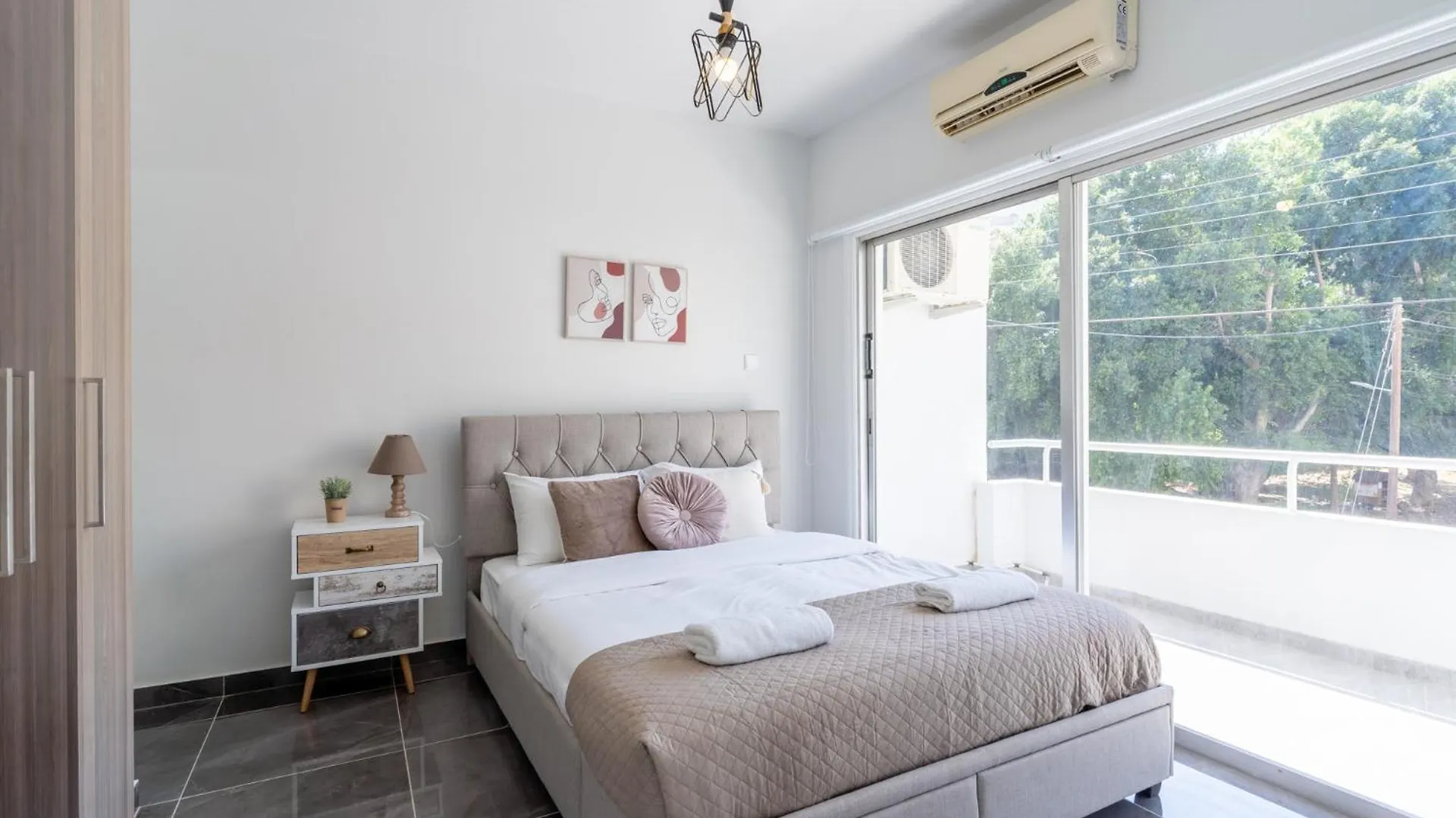 Powder'S 1-Bedroom Retreat In Mackenzy, Larnaca 0*,