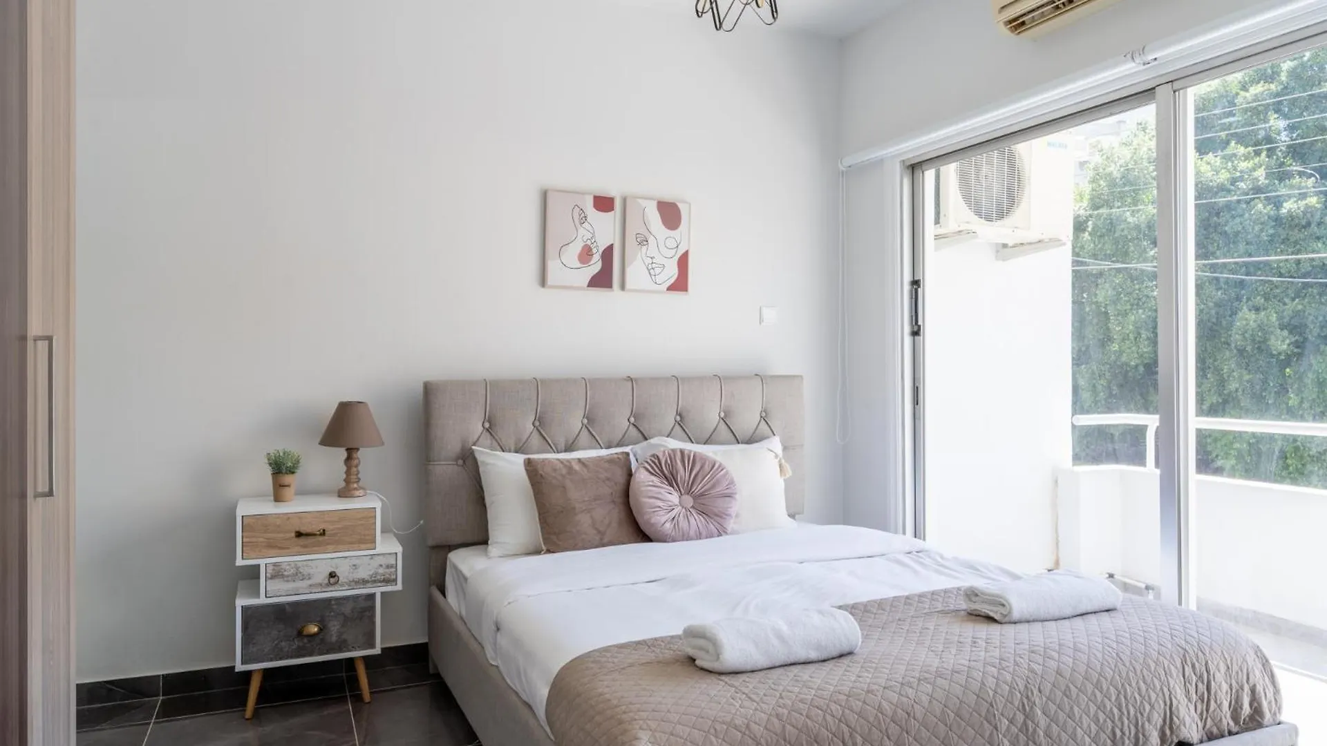 Powder'S 1-Bedroom Retreat In Mackenzy, Larnaca Apartment