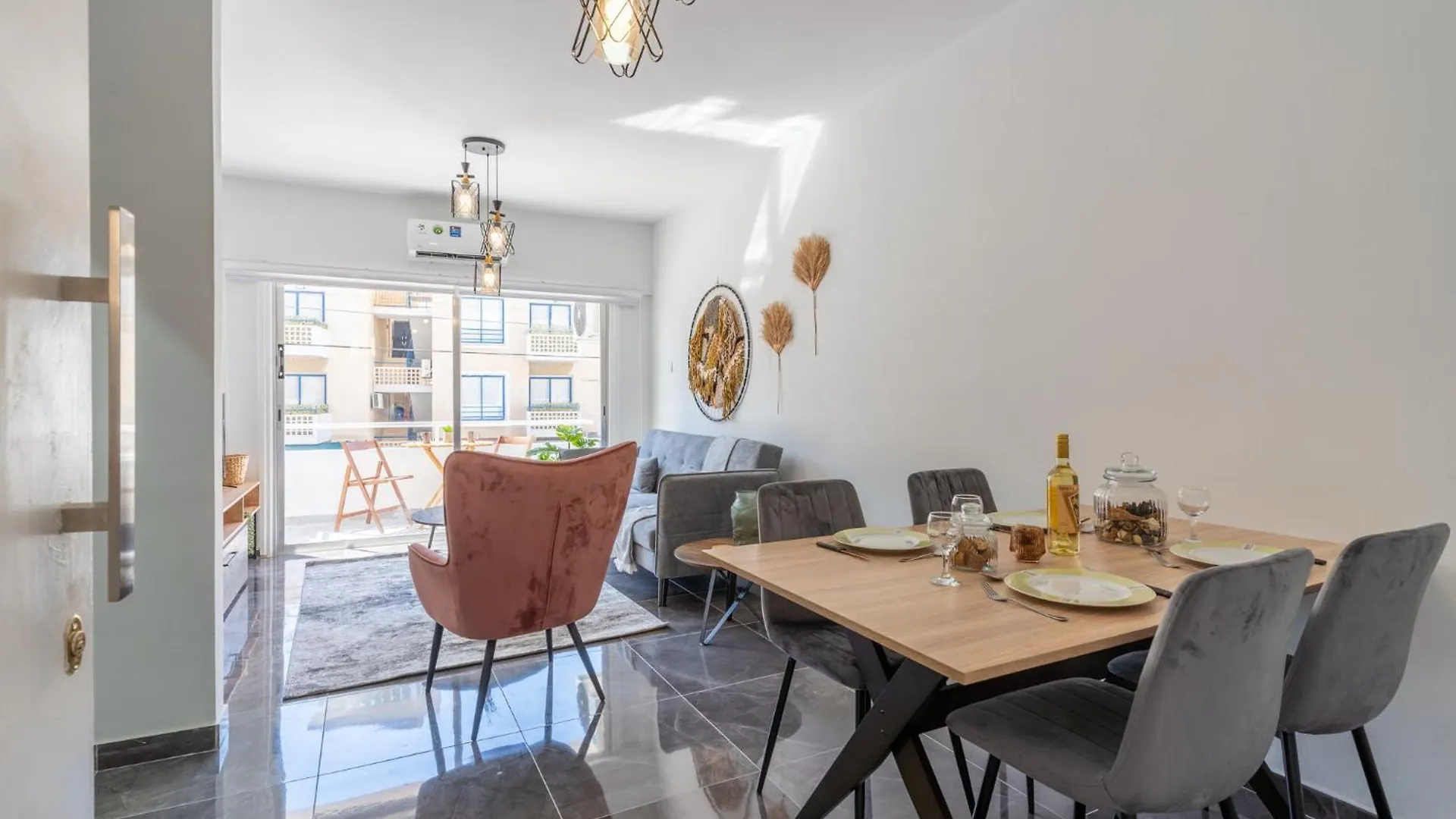 Powder'S 1-Bedroom Retreat In Mackenzy, Larnaca Apartment